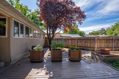 Exterior - 5386 Elm Ln, Redding, CA 96001 photo 3 of 9