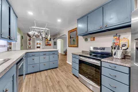 Kitchen - 5386 Elm Ln, Redding, CA 96001 photo 3 of 6