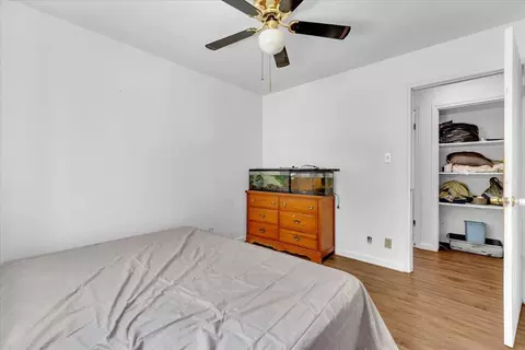 Bedroom - 5386 Elm Ln, Redding, CA 96001 photo 3 of 4