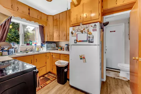 Kitchen - 5386 Elm Ln, Redding, CA 96001 photo 4 of 6