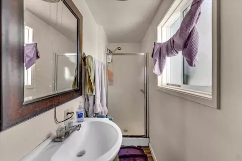 Bath - 5386 Elm Ln, Redding, CA 96001 photo 3 of 3