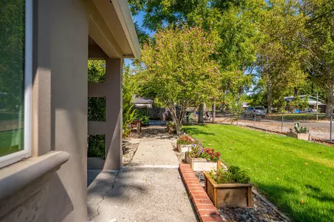 Exterior - 5386 Elm Ln, Redding, CA 96001 photo 8 of 9