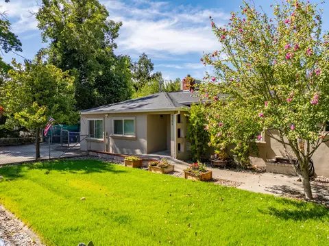 Exterior - 5386 Elm Ln, Redding, CA 96001 photo 2 of 9
