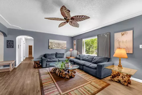 Living - 5386 Elm Ln, Redding, CA 96001 photo 2 of 4