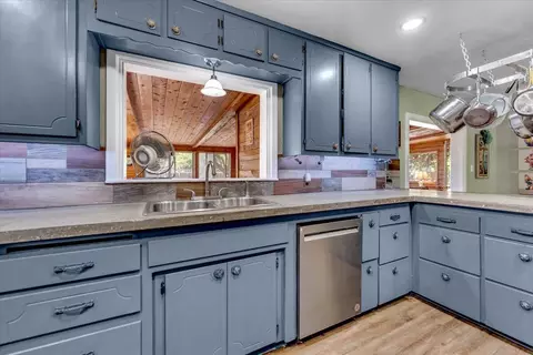 Kitchen - 5386 Elm Ln, Redding, CA 96001 photo 6 of 6