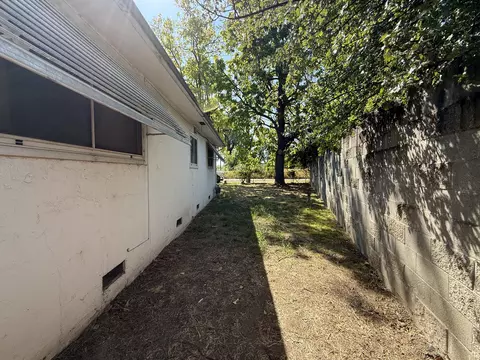 2430 N Bonnyview Rd, Redding, CA 96001 photo 20