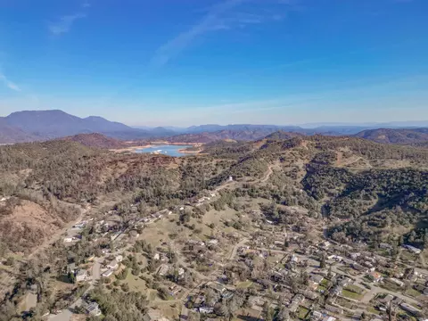 22212 Loop Dr, Redding, CA 96003 photo 3