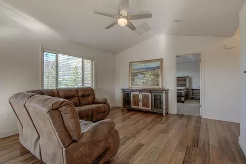 22212 Loop Dr, Redding, CA 96003 photo 9