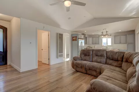 22212 Loop Dr, Redding, CA 96003 photo 8