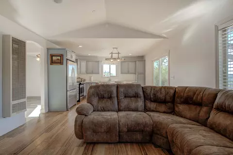 22212 Loop Dr, Redding, CA 96003 photo 11