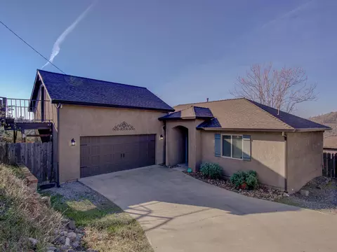 22212 Loop Dr, Redding, CA 96003 photo 4