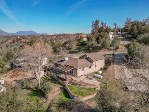 22212 Loop Dr, Redding, CA 96003