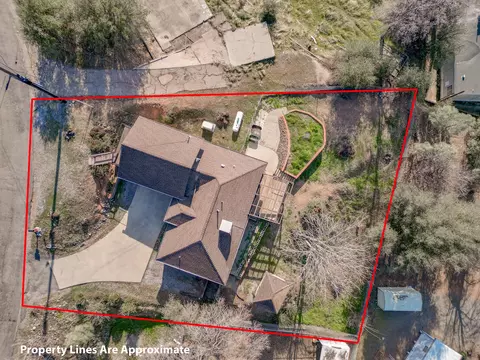22212 Loop Dr, Redding, CA 96003 photo 2