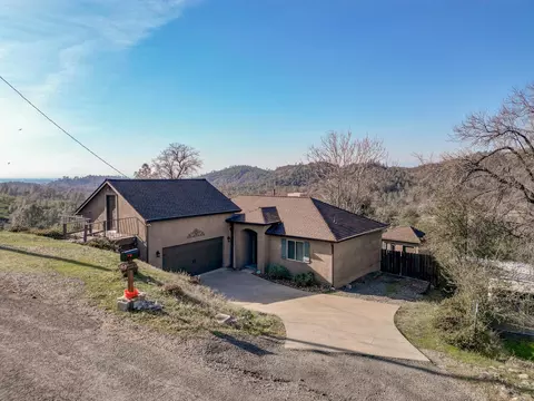 22212 Loop Dr, Redding, CA 96003 photo 6