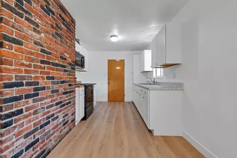 Entry Way - 2541 Center Waverly Ave, Redding, CA 96001 photo 1 of 4
