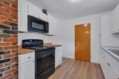 Kitchen - 2541 Center Waverly Ave, Redding, CA 96001 photo 3 of 3