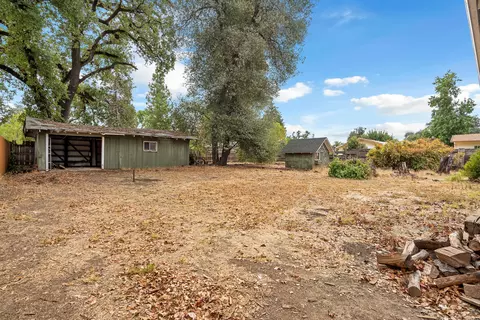 Exterior - 2541 Center Waverly Ave, Redding, CA 96001 photo 2 of 5
