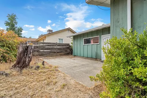 Exterior - 2541 Center Waverly Ave, Redding, CA 96001 photo 3 of 5