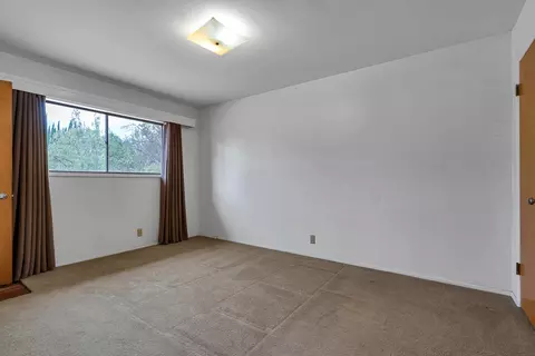Bedroom - 2541 Center Waverly Ave, Redding, CA 96001 photo 7 of 7