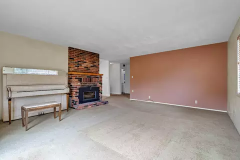 Living - 2541 Center Waverly Ave, Redding, CA 96001 photo 4 of 6