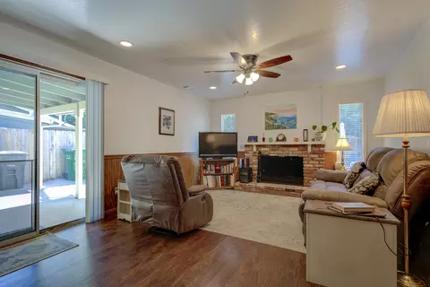 1825 Del Mar Ave, Redding, CA 96003 photo 4