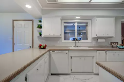 1208 Riviera Dr, Redding, CA 96001 photo 10