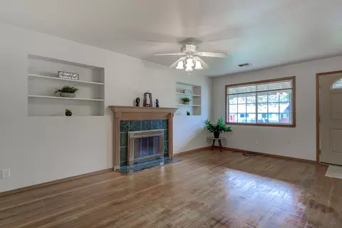1208 Riviera Dr, Redding, CA 96001 photo 4