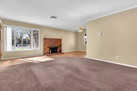 Living - 2165 Paris Ave, Redding, CA 96001 photo 2 of 5