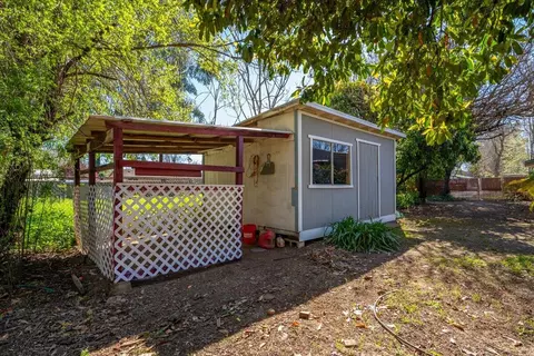 Exterior - 2165 Paris Ave, Redding, CA 96001 photo 4 of 5