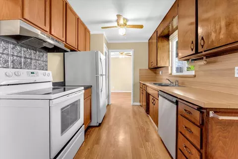 Kitchen - 2165 Paris Ave, Redding, CA 96001 photo 1 of 5