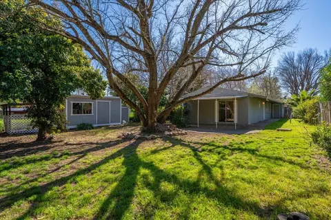 Exterior - 2165 Paris Ave, Redding, CA 96001 photo 2 of 5