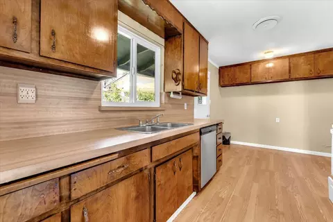 Kitchen - 2165 Paris Ave, Redding, CA 96001 photo 2 of 5