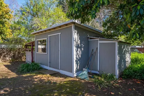 Exterior - 2165 Paris Ave, Redding, CA 96001 photo 3 of 5