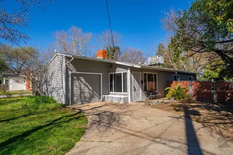 2165 Paris Ave, Redding, CA 96001