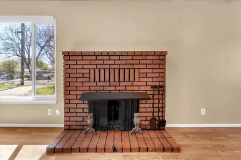 Living - 2165 Paris Ave, Redding, CA 96001 photo 3 of 5