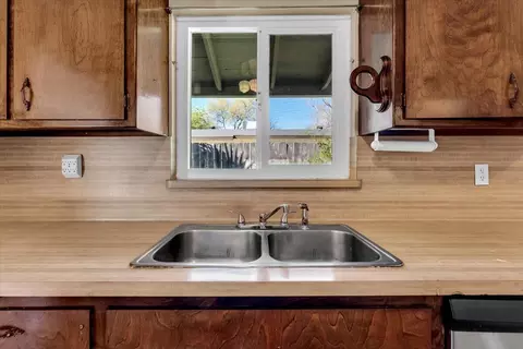 Kitchen - 2165 Paris Ave, Redding, CA 96001 photo 3 of 5