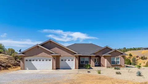 24015 Shirley Dr, Bella Vista, CA 96008