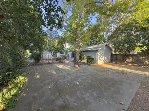 Exterior - 1816 Garden Ave, Redding, CA 96001 photo 4 of 5