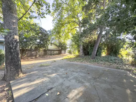 Exterior - 1816 Garden Ave, Redding, CA 96001 photo 5 of 5