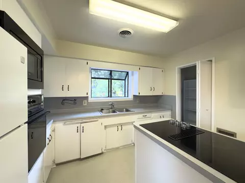 Kitchen - 1816 Garden Ave, Redding, CA 96001 photo 3 of 4
