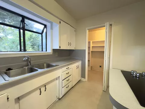 Kitchen - 1816 Garden Ave, Redding, CA 96001 photo 4 of 4