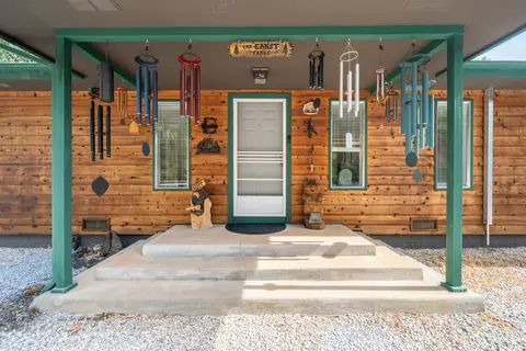 21312 Lakeshore Dr, Lakehead, CA 96051