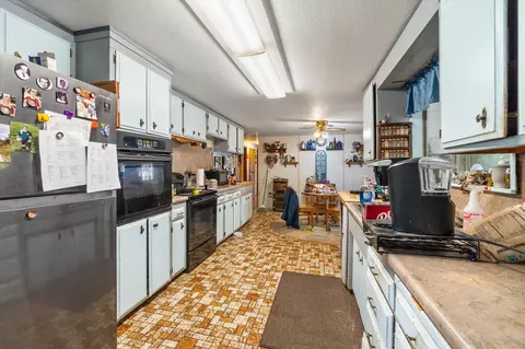 14086 Old Oregon Trl, Redding, CA 96003 photo 10
