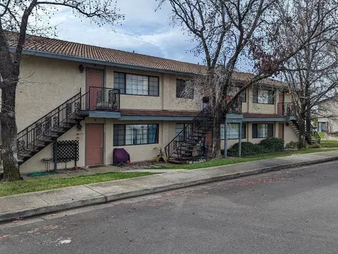 1313 Lancers Ln, Redding, CA 96003