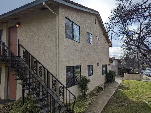 Exterior - 1313 Lancers Ln, Redding, CA 96003 photo 3 of 10