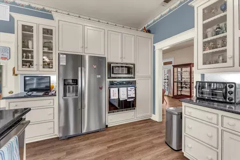 Kitchen - 18771 Drake Rd, Red Bluff, CA 96080 photo 3 of 4