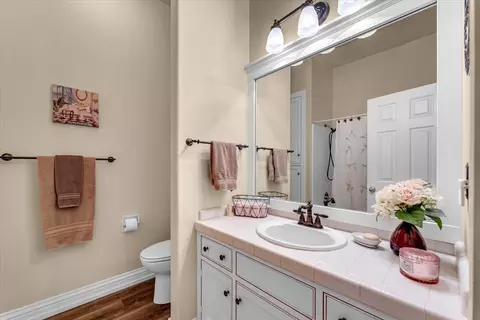Bath - 18771 Drake Rd, Red Bluff, CA 96080 photo 4 of 6