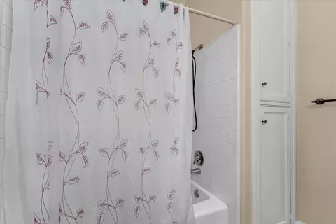 Bath - 18771 Drake Rd, Red Bluff, CA 96080 photo 5 of 6