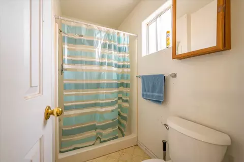 Bath - 18771 Drake Rd, Red Bluff, CA 96080 photo 6 of 6
