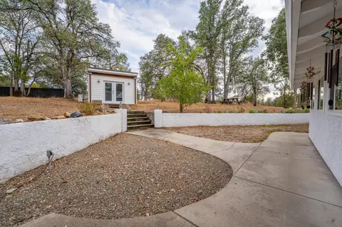 Exterior - 8221 Placer Rd, Redding, CA 96001 photo 4 of 6